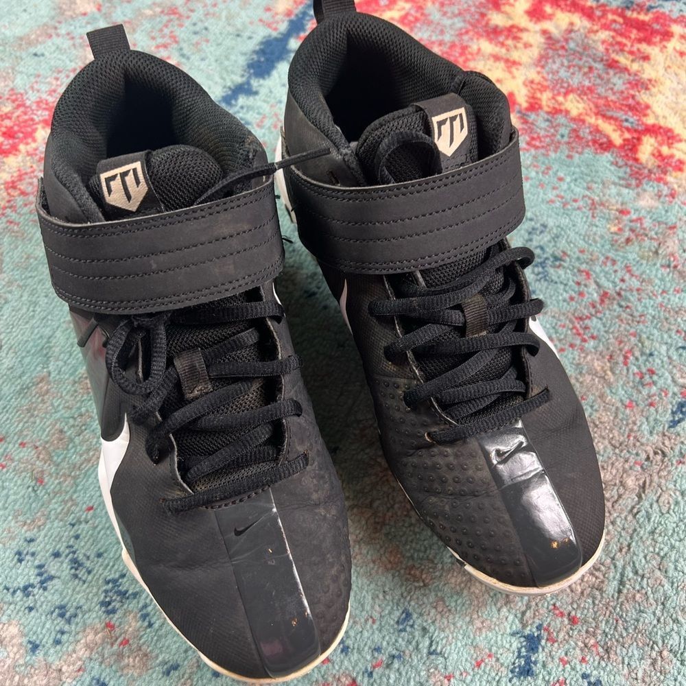 Nike Boys Trout CQ7642-009 Black White Cleats 6 youth